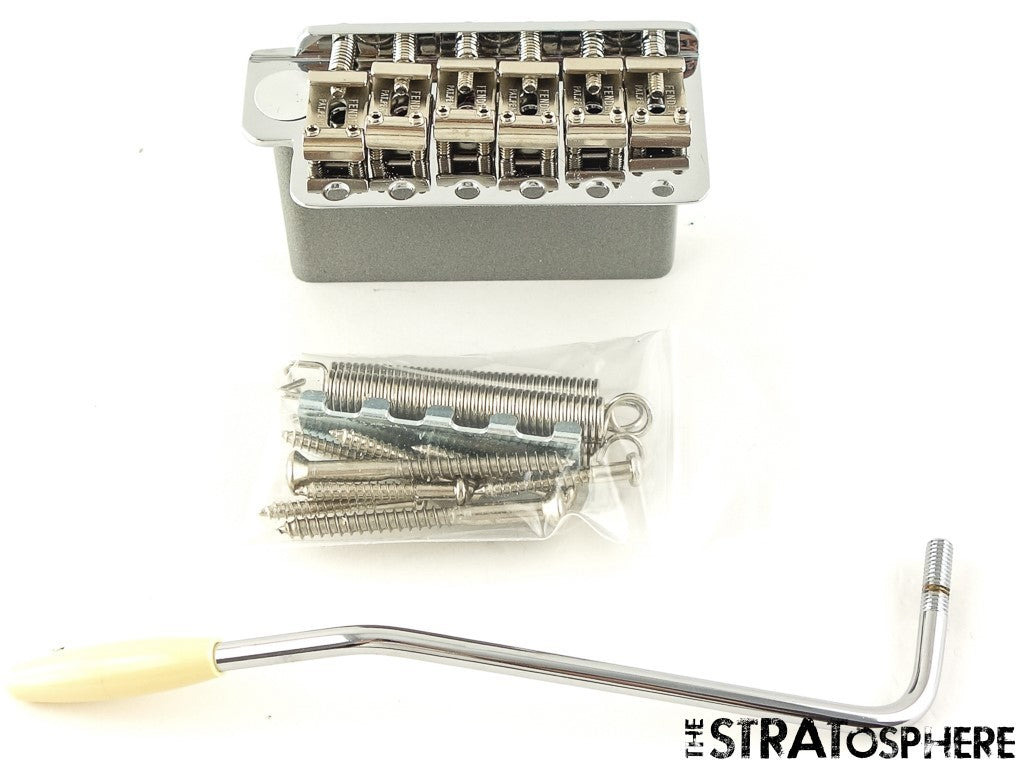 Fender AV II American Vintage 1957 Stratocaster Strat, TREMOLO + ARM USA Chrome